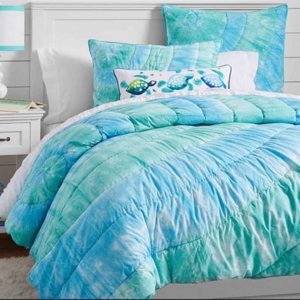 Pottery Barn Teen Tie-Dye Comforter + 2 Matching Pillow Shams